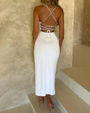 Vestido midi fashion com fenda suspensa