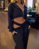 Conjunto de Duas peças com top com zíper e Calças recortadas com Cordão