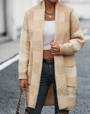 Cardigã suéter em malha xadrez colorido