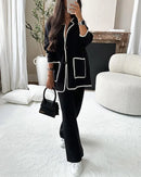 Conjunto de duas peças com top de malha decorado com linha de cor sólida e calças casuais