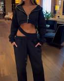 Conjunto de Duas peças com top com zíper e Calças recortadas com Cordão